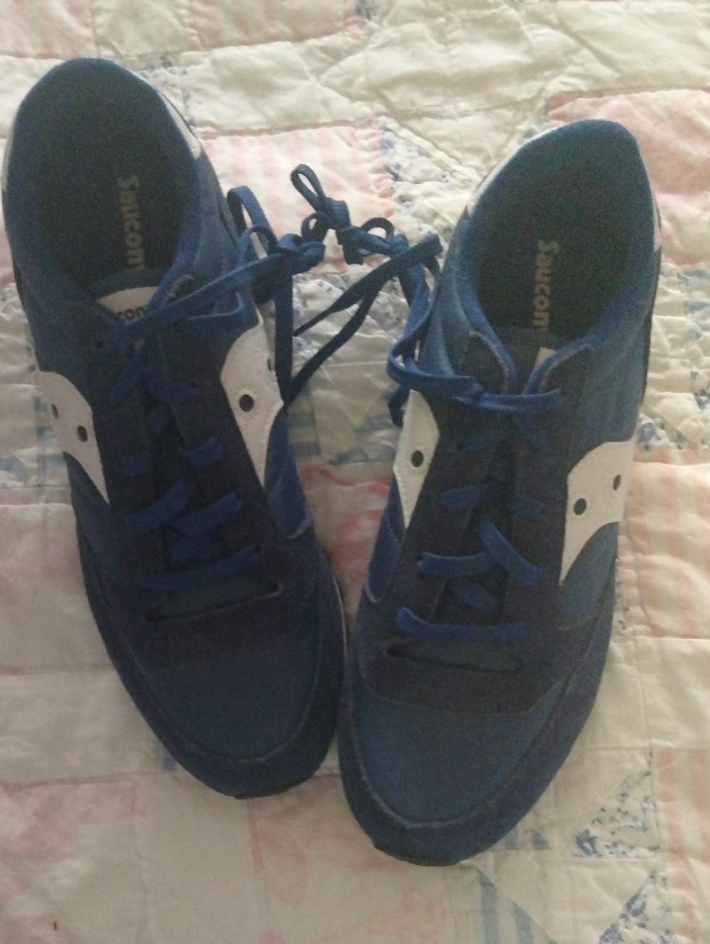 Saucony Navy Blue and White Athletic Sneakers New Never Worn